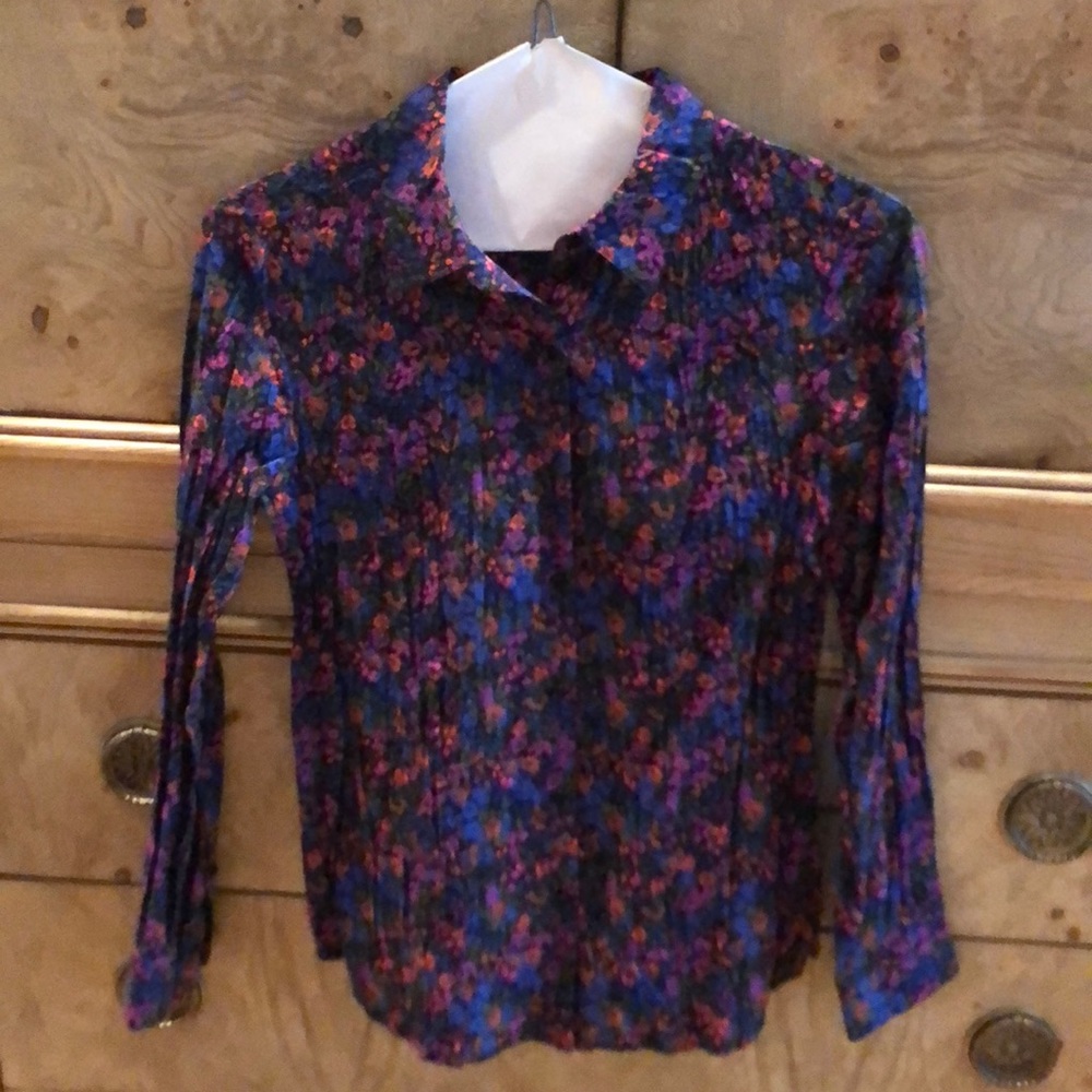 Floral button top